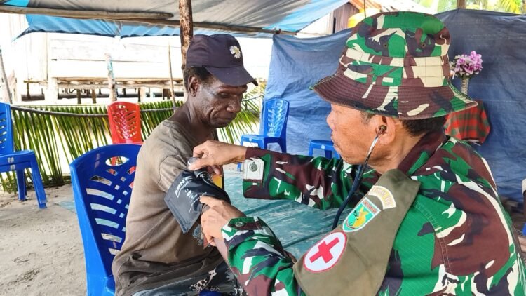 Satgas TMMD Terus Bergerak Berikan Pelayanan Kesehatan kepada Warga