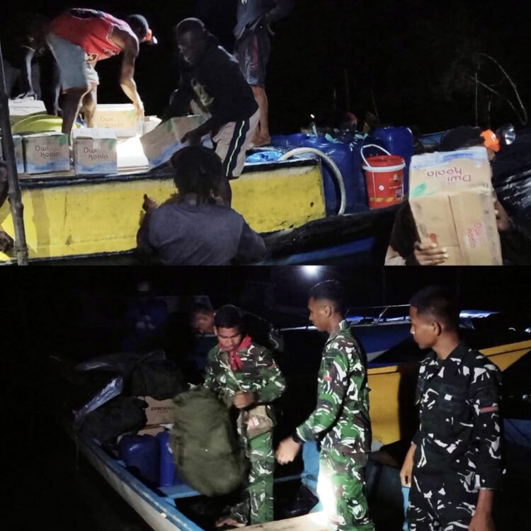 Satgas TMMD Gotong Royong Bersama Warga Angkut Material Bangunan
