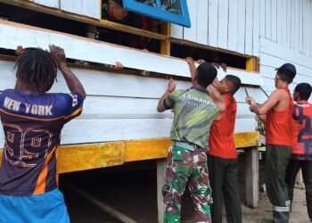 Gotong Royong Pembongkaran Dinding Gereja, Wujud Kebersamaan Satgas TMMD dan Warga