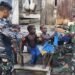 Senyum Bahagia Anak-Anak Kampung Keakwa Saat Terima Baju dari Satgas TMMD