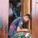 Pembangunan MCK Umum TMMD di RT 8 Kampung Keakwa Masuki Tahap Akhir