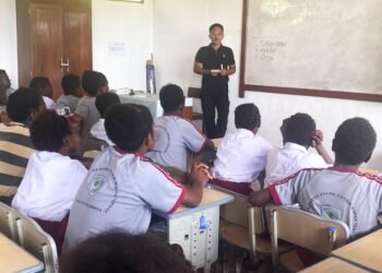 Satgas TMMD Ke-128 Kodim 1710/Mimika Beri Penyuluhan Bahaya Narkoba dan Lem Aibon kepada Pelajar