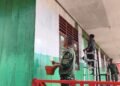 Hadirkan Suasana Baru, Satgas TMMD Percantik Bangunan TK Negeri Naena Keakwa