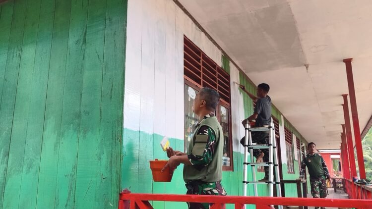Hadirkan Suasana Baru, Satgas TMMD Percantik Bangunan TK Negeri Naena Keakwa