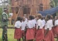 Satgas TMMD Bermain Bersama Anak-Anak Sekolah, Ciptakan Suasana Penuh Keceriaan