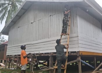 Satgas TMMD Kodim 1710/Mimika Kebut Pemasangan Instalasi Listrik Gereja di Keakwa