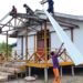 Tahap Rehab Berlanjut,  Satgas TMMD Gotong Royong Bersama Warga Keakwa Lanjutkan Pembongkaran Teras Gereja