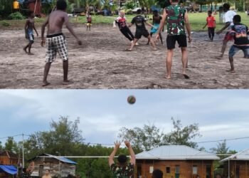Hadirkan Keakraban, Satgas TMMD dan Anak-Anak Kampung Keakwa Main Sepak Bola hingga Voli