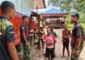 Kedekatan Satgas TMMD, Akrab Bermain dan Bercerita dengan Anak-Anak di Keakwa