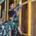 Satgas TMMD Kodim 1710/Mimika Lanjutkan Pemasangan Rangka Dinding Gereja Santo Klemens