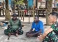 Datangi dan Layani, Satgas TMMD Pererat Komsos Dengan Warga Kampung Keakwa