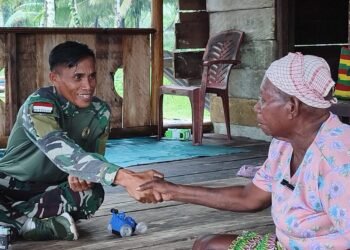 Pererat Kebersamaan, Satgas TMMD Jalin Silaturahmi Dengan Warga Kampung Keakwa
