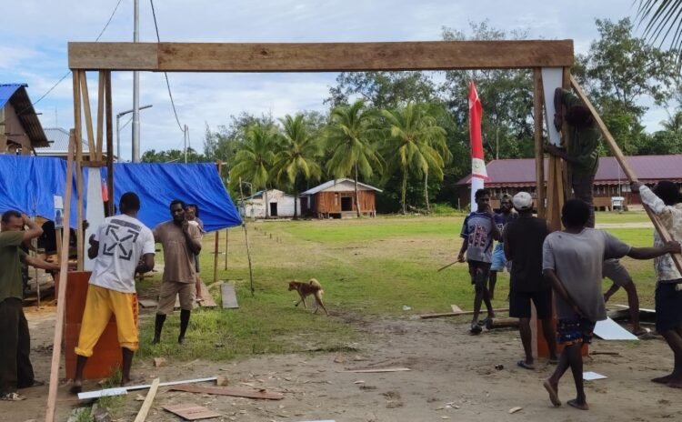 Gotong Royong Bangun Gapura Kampung, Satgas TMMD dan Warga Pererat Kebersamaan