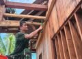 Pembangunan Rumah TMMD Masuki Tahap Pemasangan Rangka Plafon dan Rangka Kamar