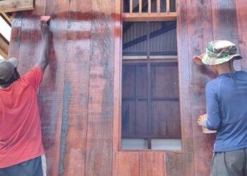 Progres Pembangunan Rumah TMMD Masuki Tahap Pengecatan Dinding di Kampung Keakwa