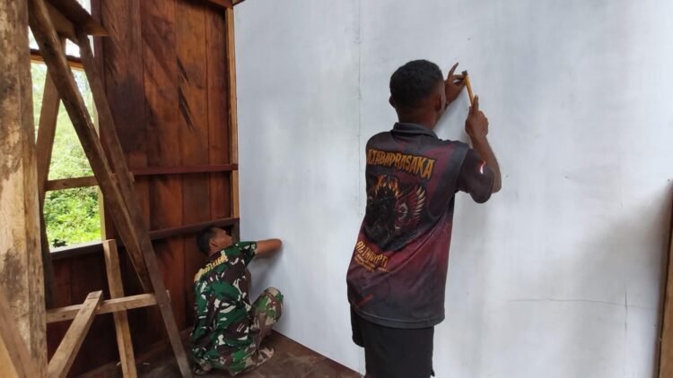 Pemasangan Dinding Kamar Terus Dikebut, Satgas TMMD Optimalkan Progres Pembangunan Rumah