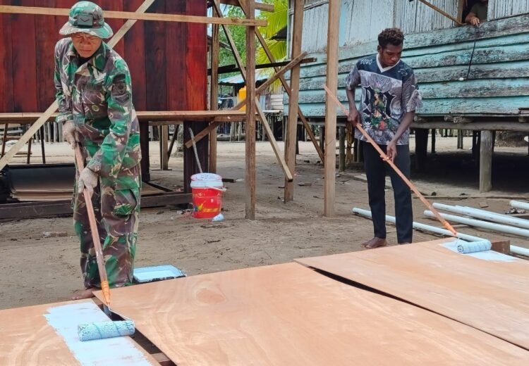 Satgas TMMD Maksimalkan Pekerjaan, Triplek Plafon Rumah Mulai Dicat