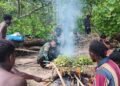 Pupuk Kebersamaan, Satgas TMMD Makan Bersama Warga Kampung Keakwa