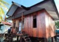 Progres Rumah Milik Niko Makare Capai 95 Persen, Satgas TMMD Kerjakan Pemasangan Pintu dan Jendela