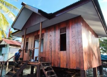 Progres Rumah Milik Niko Makare Capai 95 Persen, Satgas TMMD Kerjakan Pemasangan Pintu dan Jendela