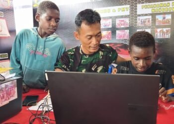 Satgas TMMD Hadirkan Edukasi Teknologi untuk Anak-Anak Kampung Keakwa
