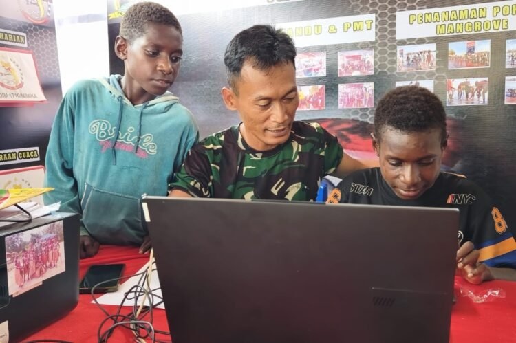 Satgas TMMD Hadirkan Edukasi Teknologi untuk Anak-Anak Kampung Keakwa