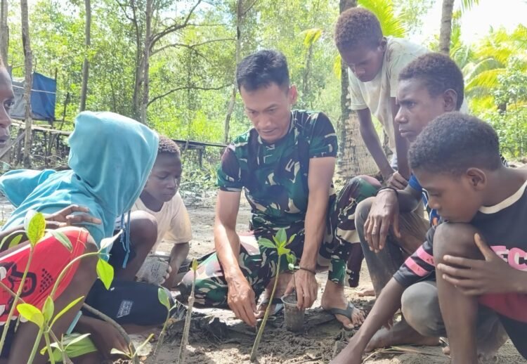 Satgas TMMD Kodim 1710/Mimika Tanamkan Kepedulian Lingkungan Lewat Penanaman Mangrove Bersama Anak-Anak