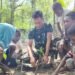 Satgas TMMD Kodim 1710/Mimika Tanamkan Kepedulian Lingkungan Lewat Penanaman Mangrove Bersama Anak-Anak