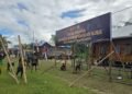 Prajurit TNI Bersama Warga Keakwa Gotong Royong Sambut Kedatangan Pangdam XVII Cenderawasih