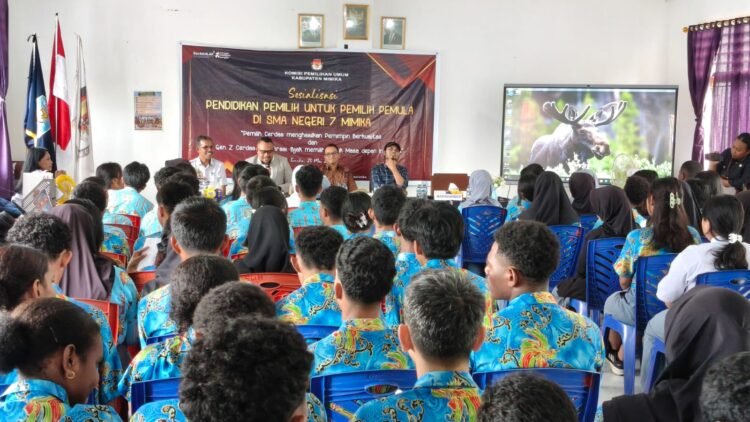 KPU Mimika Ajak Ratusan Siswa SMAN 7 Jadi Pemilih Cerdas