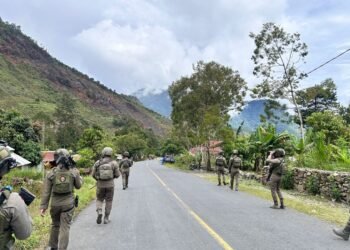 Patroli Jalan Kaki, Satgas ODC Perkuat Keamanan dan Jalin Kedekatan dengan Warga Puncak Jaya