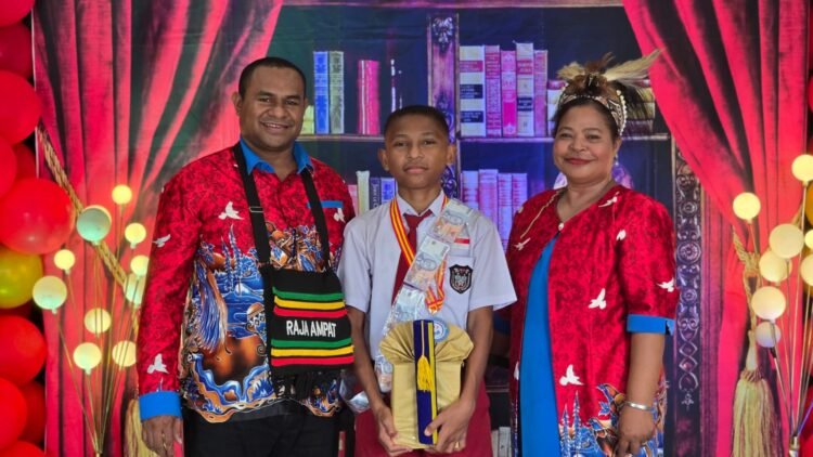 Gideon Rumpaidus Siswa SDN 3 Timika Raih Nilai 100 TKA Bidang Studi Bahasa Indonesia