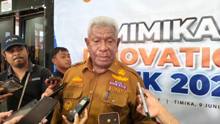 Bupati Mimika Ingatkan ASN Tidak Umbar Persoalan Internal Pemerintah di Media Sosial