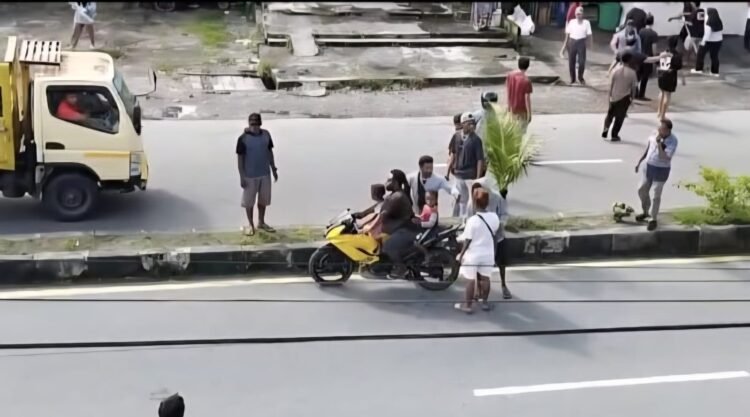 Diduga Dipicu Aksi Pemalakan, Keributan Pecah di Depan Pasar Minggu Timika