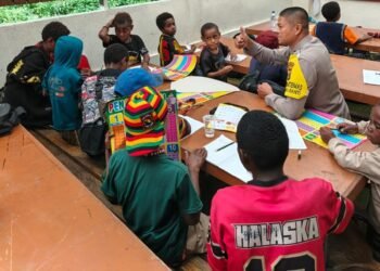 Polsek Tembagapura Gelar Kelas Belajar untuk Anak-anak di Waa Banti