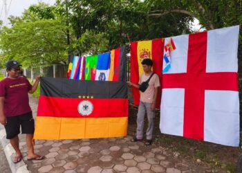 Menjemput Rezeki di Riuh Piala Dunia 2026 dari Pinggir Jalan Mimika