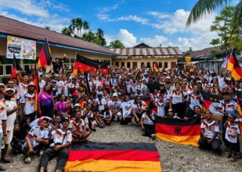 Der Panzer Timika Gelar Konvoi Damai Sambut Piala Dunia 2026
