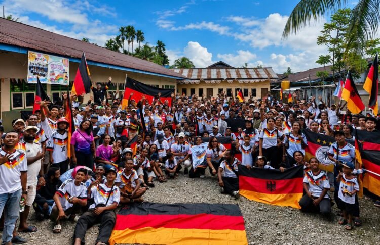 Der Panzer Timika Gelar Konvoi Damai Sambut Piala Dunia 2026
