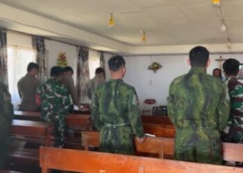 Patroli Satgas Damai Cartenz Amankan Ibadah Jemaat di Sinak