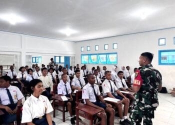 Babinsa Koramil Timika Gembleng Siswa Baru SMA Taruna Jadi Generasi Pemimpin Masa Depan