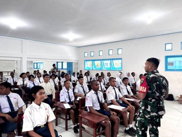 Babinsa Koramil Timika Gembleng Siswa Baru SMA Taruna Jadi Generasi Pemimpin Masa Depan