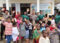Sambut Hari Bhayangkara ke-80, Satgas Damai Cartenz Berbagi Kasih dengan Anak Panti Asuhan di Mimika