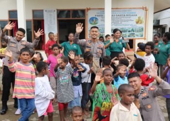 Sambut Hari Bhayangkara ke-80, Satgas Damai Cartenz Berbagi Kasih dengan Anak Panti Asuhan di Mimika