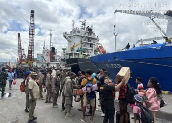 Personel Gabungan Gagalkan Peredaran Sopi di Pelabuhan Pomako, 114,8 Liter Miras Tanpa Pemilik Disita