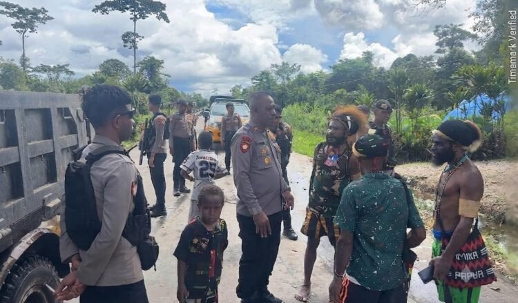 Sat Samapta Polres Mimika Intensif Patroli di Kwamki Narama, Pastikan Situasi Tetap Kondusif Pasca Perdamaian Perang Suku