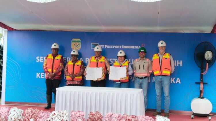 Pemkab Mimika Terima Hibah 1.724 Batang Pipa Air Bersih dari PTFI
