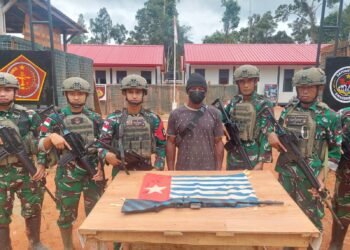 Kembali ke NKRI, Anggota OPM Papua Selatan Serahkan Senjata Rakitan, TNI Sebut Hasil Pendekatan Persuasif