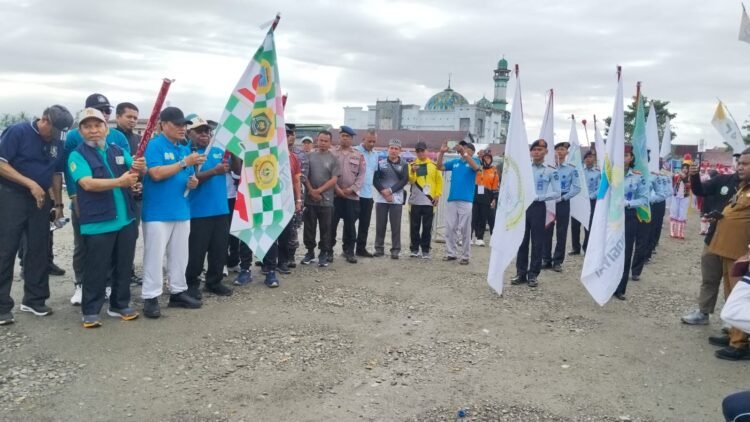 Wabup Emanuel Kemong Lepas Pawai Ta’aruf MTQ I Papua Tengah, Delapan Kabupaten Semarakkan Syiar Al-Qur’an di Mimika