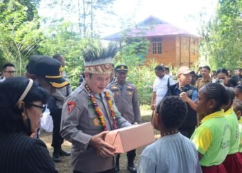 Astamaops Kapolri Berbagi Semangat Belajar Bersama Anak-Anak Papua di Pusat Olah Seni Wesaput