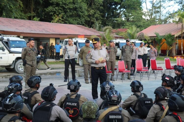 Astamaops Kapolri Tinjau Wilayah Operasi di Papua, Tekankan Pendekatan Humanis dan Kesehatan Personel